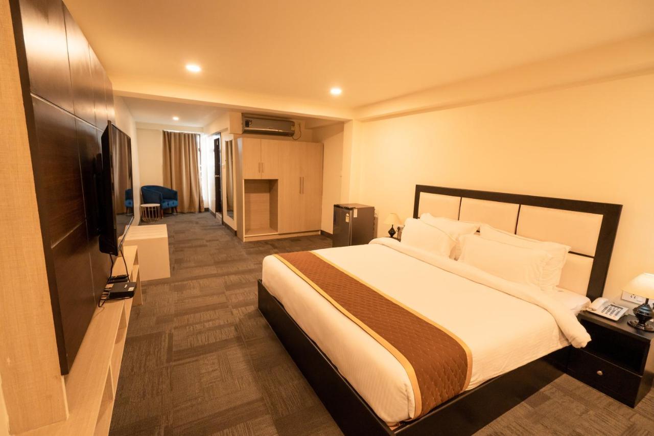 Royale Lalawi Hotel Āīzawl エクステリア 写真
