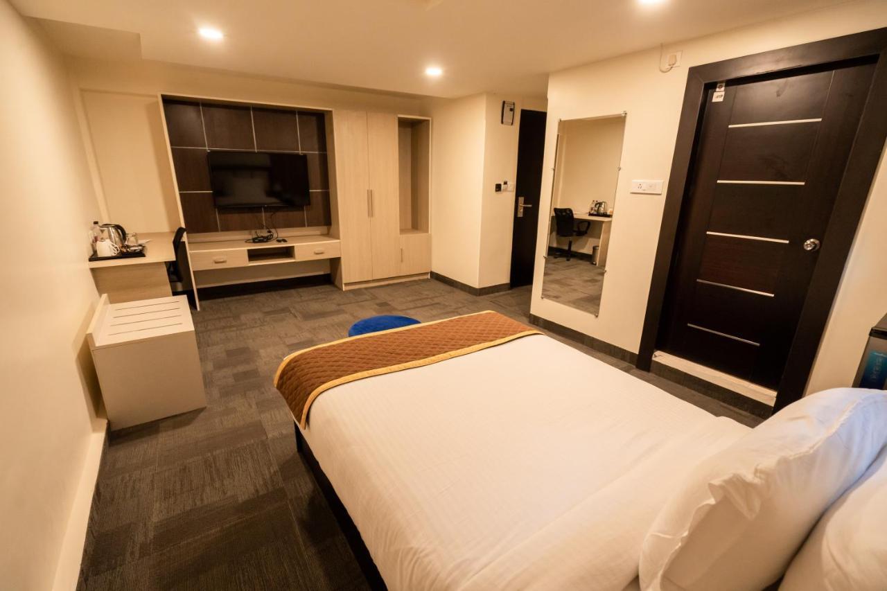 Royale Lalawi Hotel Āīzawl エクステリア 写真