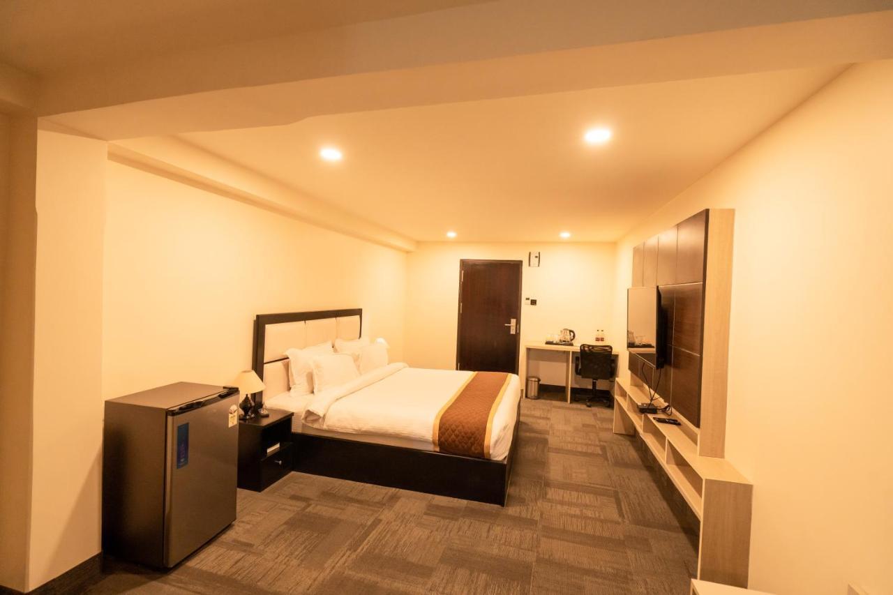 Royale Lalawi Hotel Āīzawl エクステリア 写真
