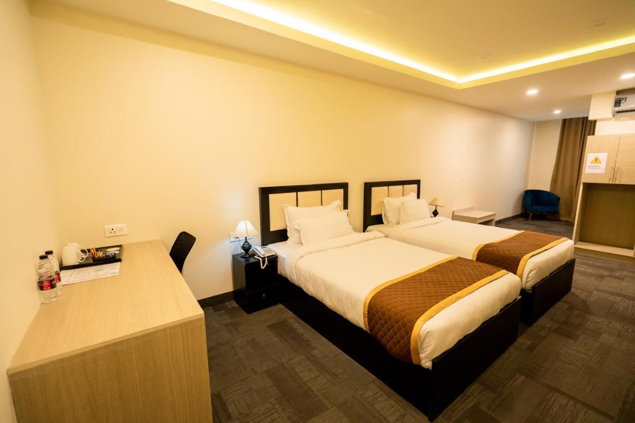 Royale Lalawi Hotel Āīzawl エクステリア 写真